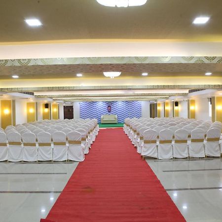 Nova Pride Hotel Хайдарабад Экстерьер фото
