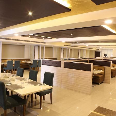 Nova Pride Hotel Хайдарабад Экстерьер фото