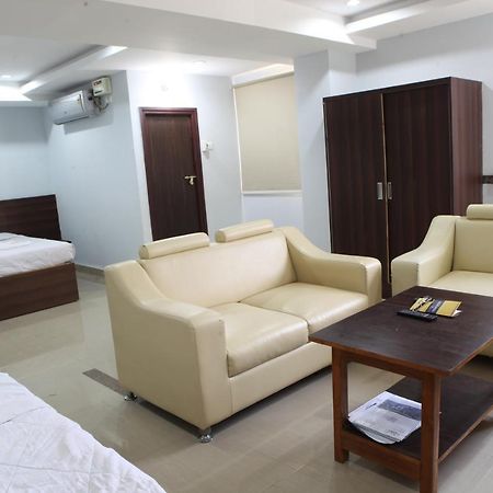 Nova Pride Hotel Хайдарабад Экстерьер фото