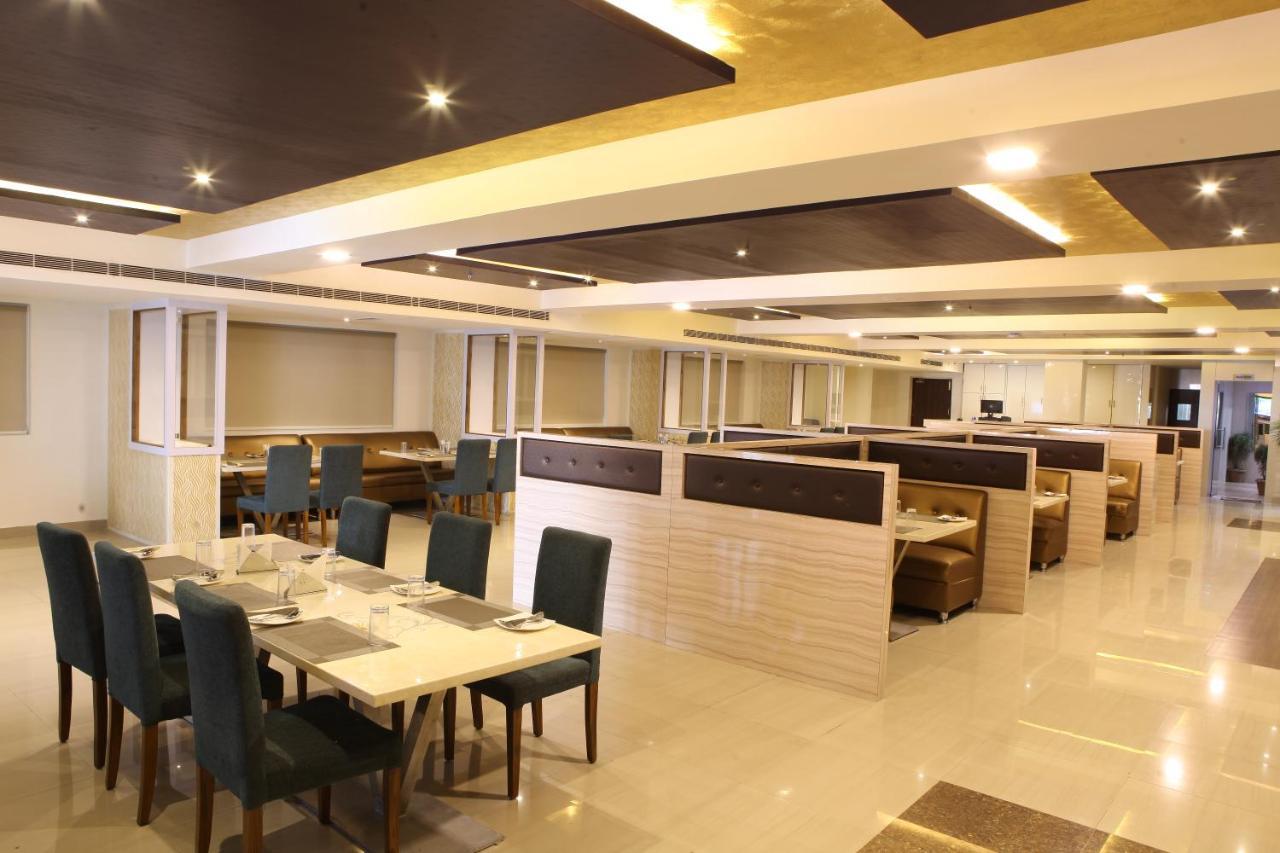 Nova Pride Hotel Хайдарабад Экстерьер фото
