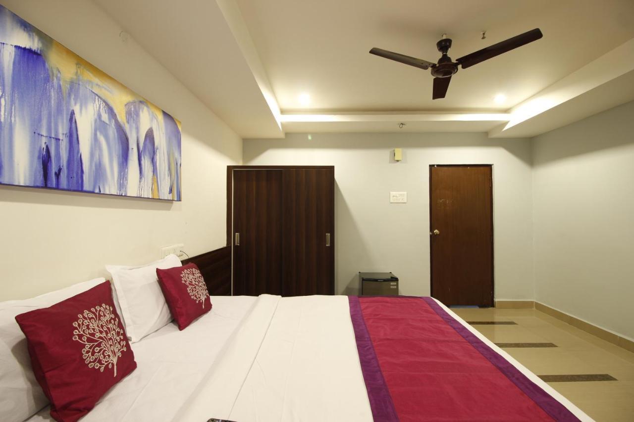 Nova Pride Hotel Хайдарабад Экстерьер фото