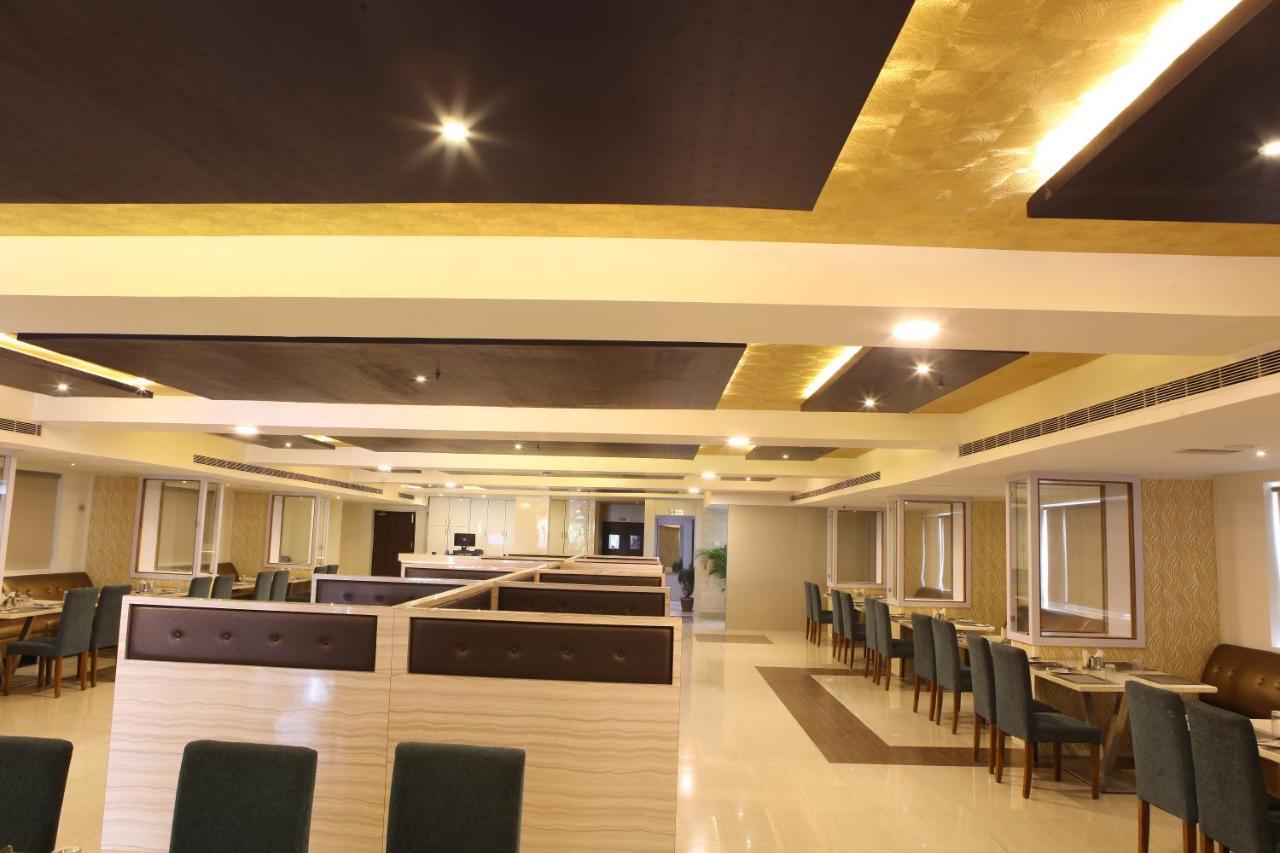 Nova Pride Hotel Хайдарабад Экстерьер фото